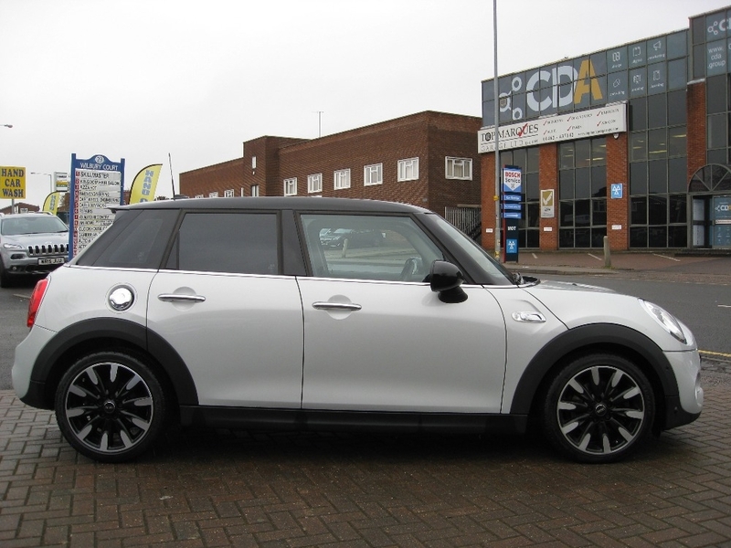 MINI HATCH