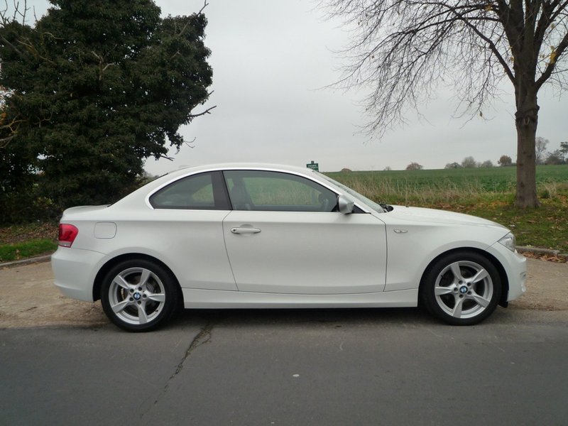 View BMW 1 SERIES 118D EXCLUSIVE EDITION