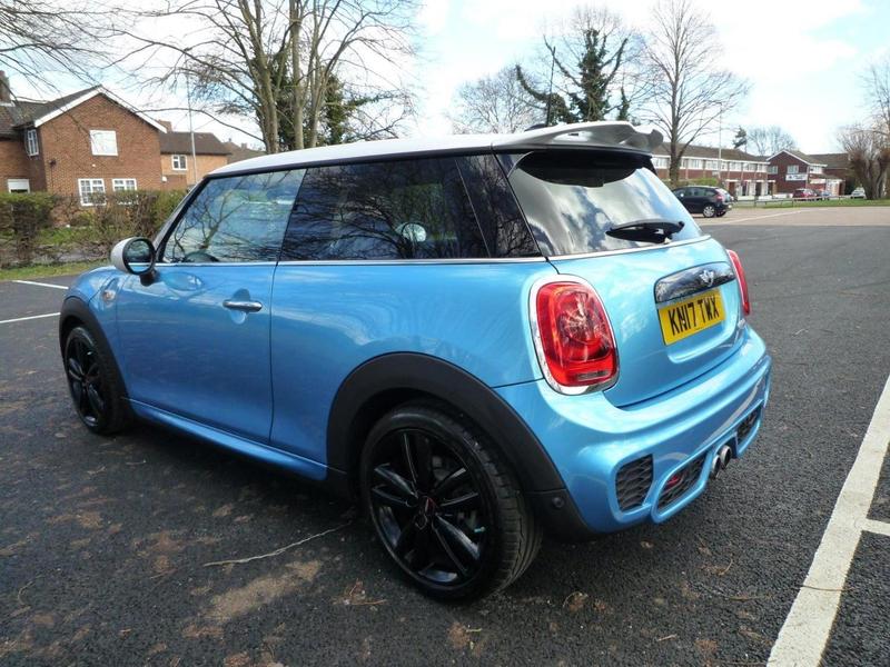 MINI HATCHBACK