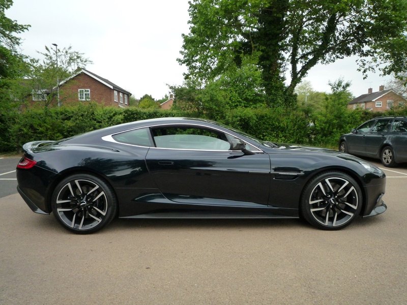 ASTON MARTIN VANQUISH