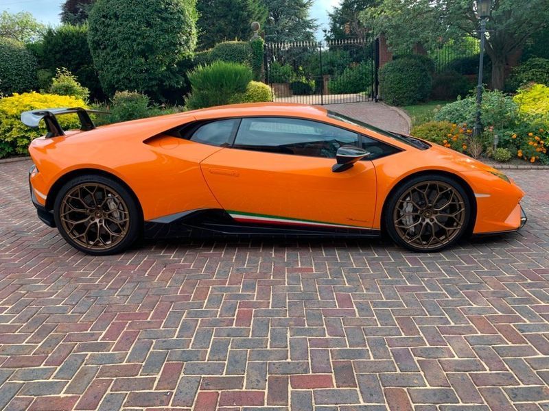 LAMBORGHINI HURACAN