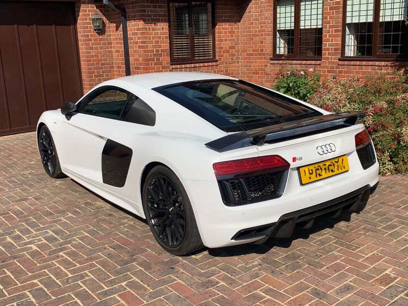 View AUDI R8 V10 PLUS QUATTRO S-A